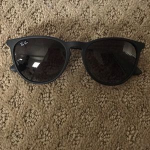 Black Ray-Ban Erika sunglasses
